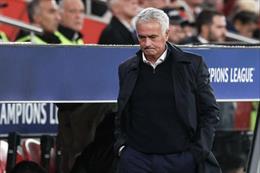 Mourinho bức xúc trọng tài sau trận thua trước Leverkusen